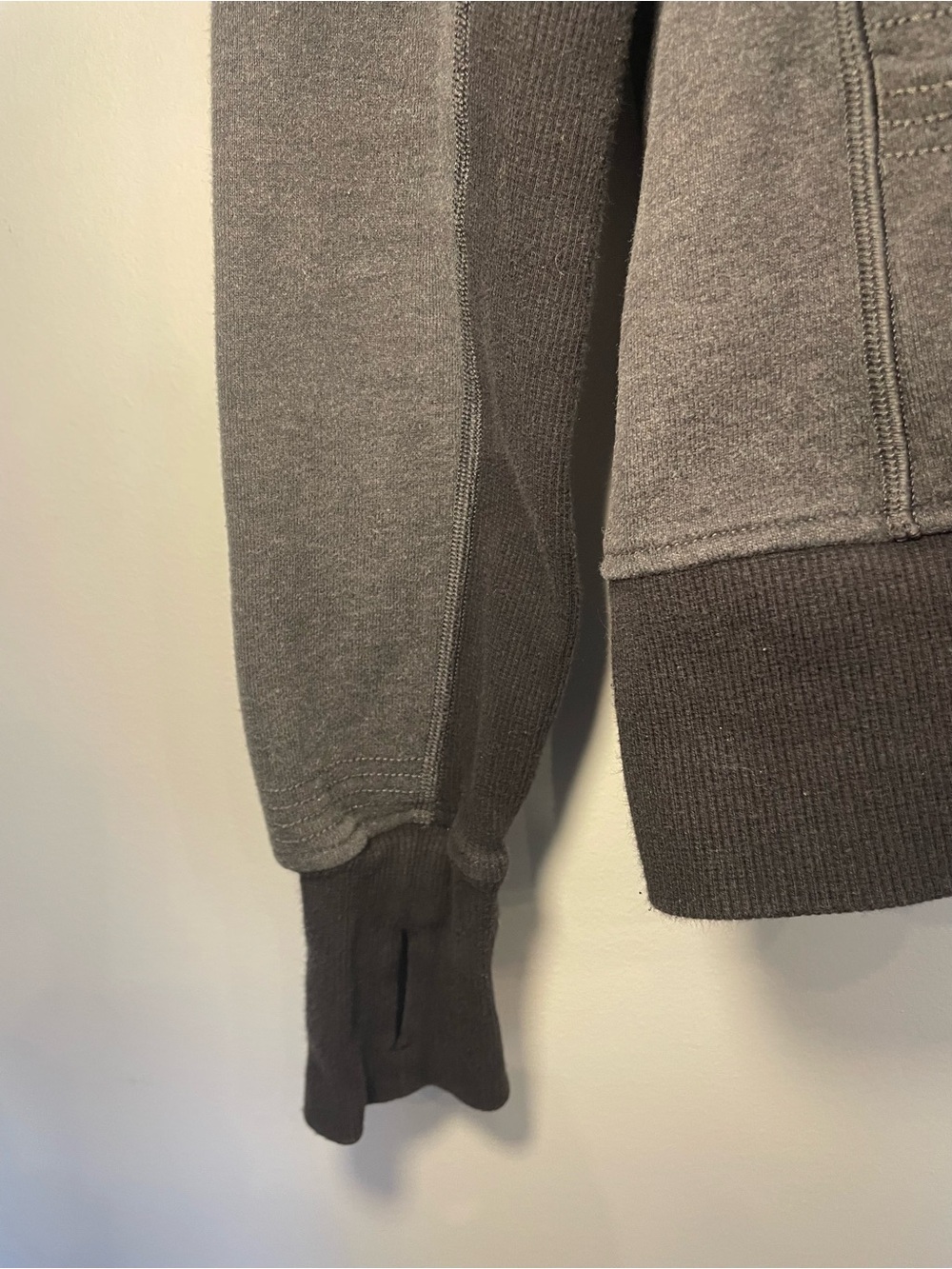 Lululemon Scuba Hiver 2013 limited edition editionBlack Zip Hoodie - Picture 9 of 9